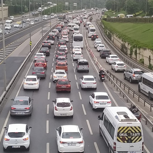 İstanbul’da kısıtlama sonrası ilk iş gününde trafik yoğunluğu