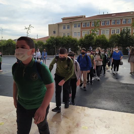 Lise ve ortaokullar yüz yüze eğitime başladı