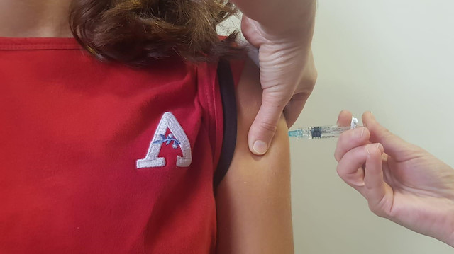 Almanya'da 9 yaşındaki çocuğa yanlışlıkla COVID-19 aşısı vuruldu