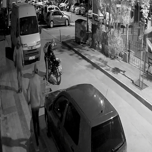 Bursada hırsızlar çaldıkları motosikleti çalıştıramayınca bırakıp kaçtı