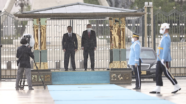 Kırgız Cumhuriyeti Cumhurbaşkanı Sadır Caparov resmi törenle karşılandı. 
