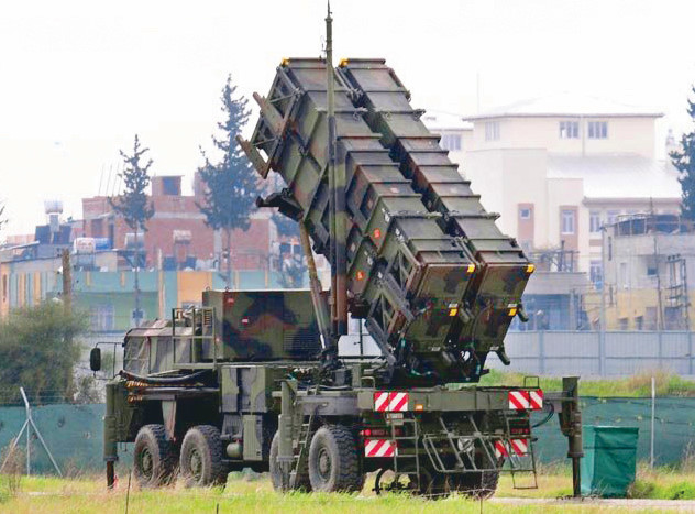 Türkiye 2015’te Rusya ile karşı karşıya kaldığında NATO destek yerine “itidal” çağrısında bulundu. Türkiye’de konuşlu hava savunma sistemi Patriot da en ihtiyaç duyulan zamanda sökülüp götürüldü.