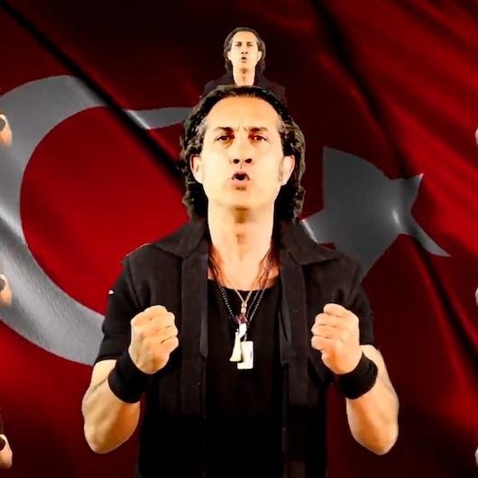 Kıraçın A Milli Takım için yaptığı şarkıda Mehmetçik benzetmesi tartışmaları beraberinde getirdi