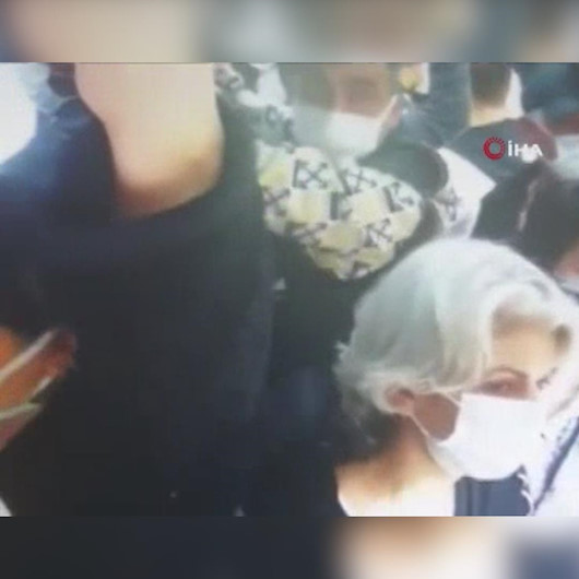 Esenyurtta minibüste yaşanan hırsızlık kamerada