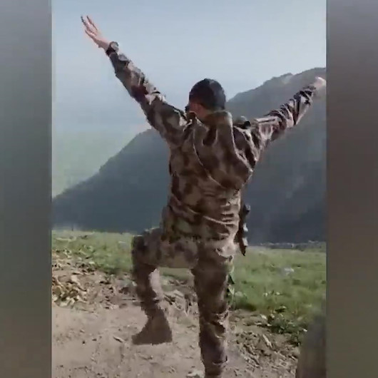 Şehit özel harekat polisi Veli Kabalayın zeybek oynarken çekilen görüntüsü sosyal medyada ilgi gördü
