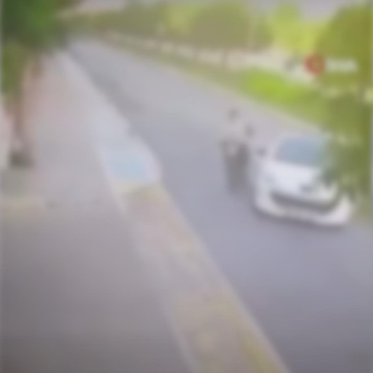 Pendikte kaza: Motosiklet sürücüsü metrelerce havaya uçtu