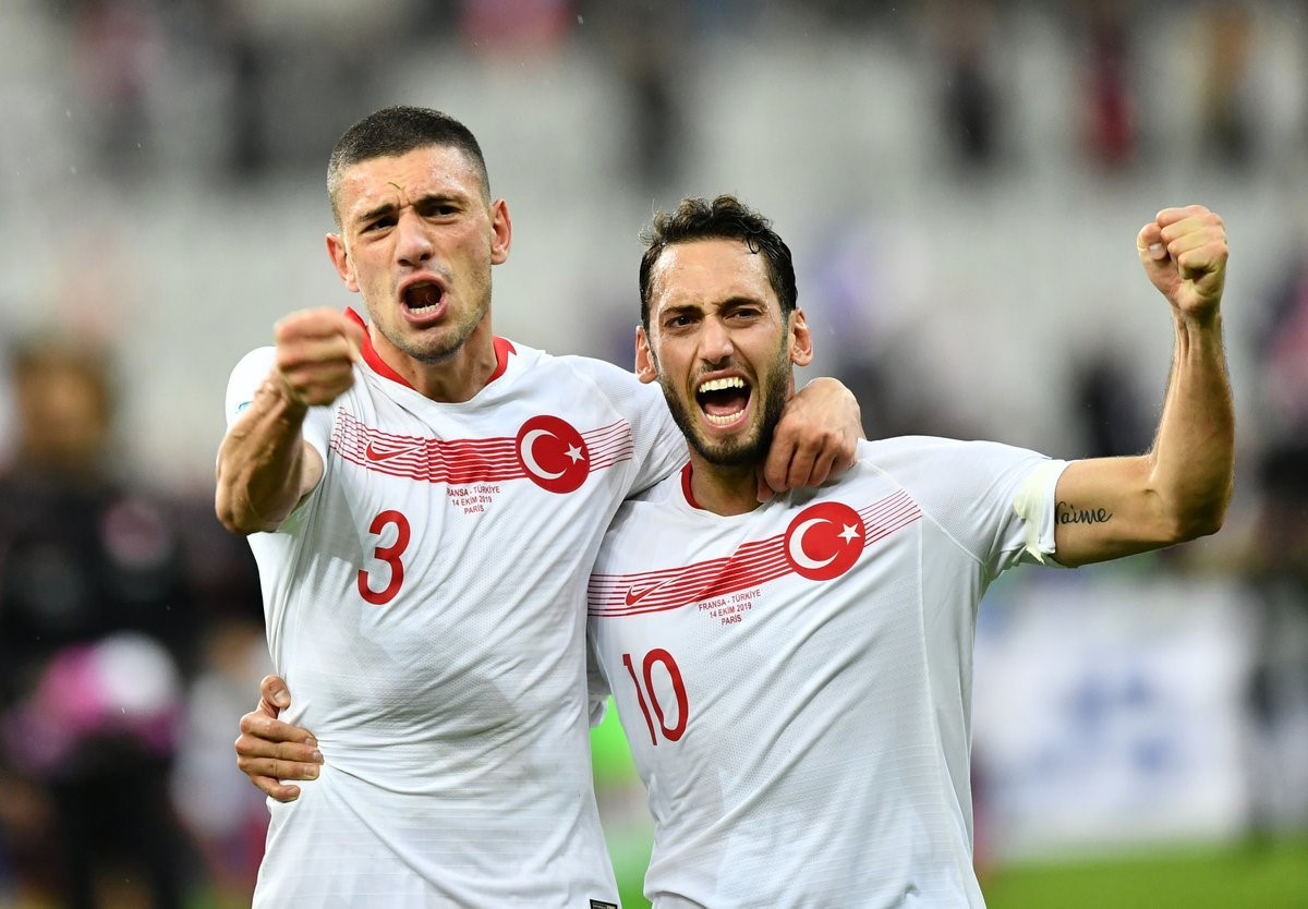 Merih Demiral ve Hakan Çalhanoğlu