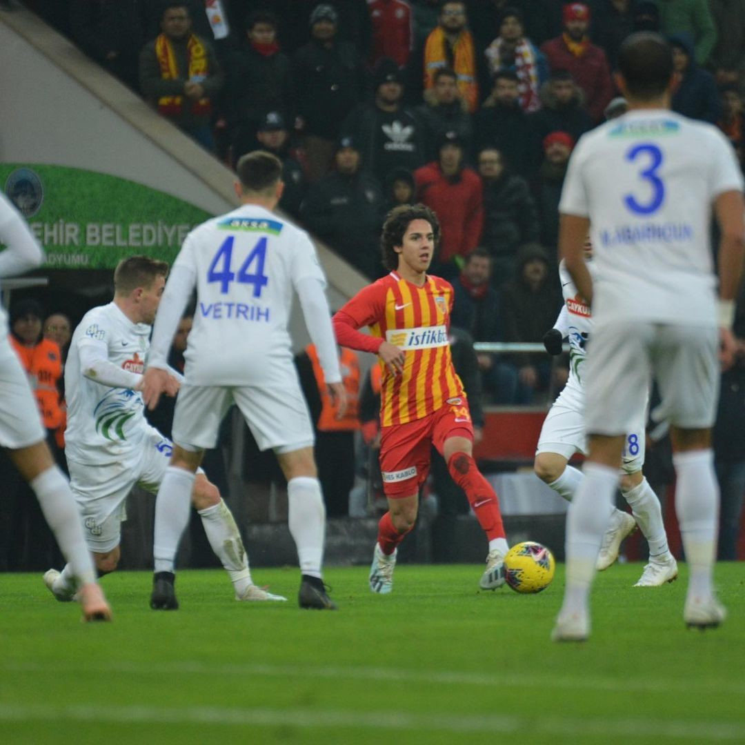 Emre Demir, Süper Lig tarihinde gol atan en genç oyuncu olmuştu.