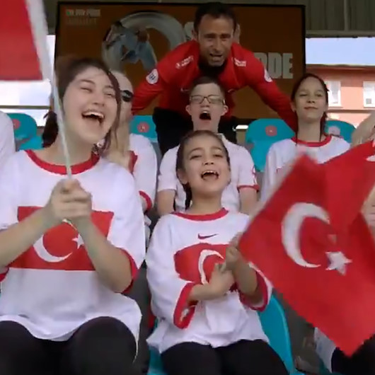 Özel öğrencilerden A Milli Futbol Takımına destek klibi