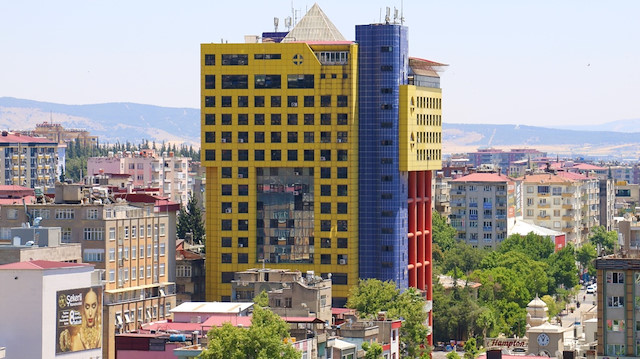 'Dünyanın en saçma binası' için Kahramanmaraş Büyükşehir Belediyesi’nin planladığı 'Şehir Meydanı' projesi kapsamında yıkım kararı alındı.