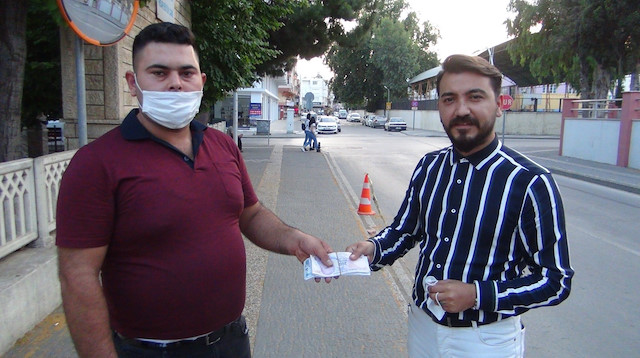 Ahmet Ali Ünal, paralarını yardımsever vatandaştan teslim aldı