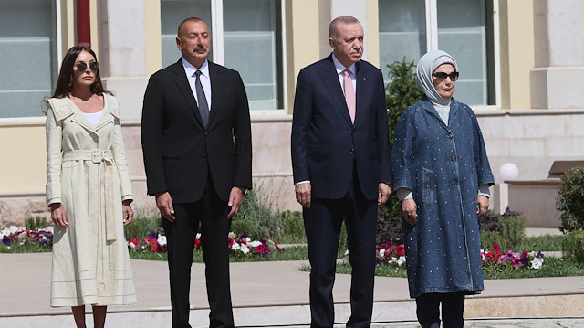 Cumhurbaşkanı Erdoğan resmi törenle karşılandı.