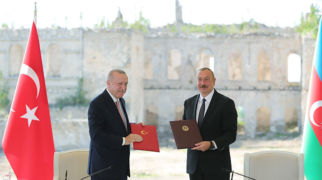 ​Cumhurbaşkanı Recep Tayyip Erdoğan ile Azerbaycan Cumhurbaşkanı Aliyev, iki ülke arasında "Şuşa Beyannamesi"ni imzaladı. 