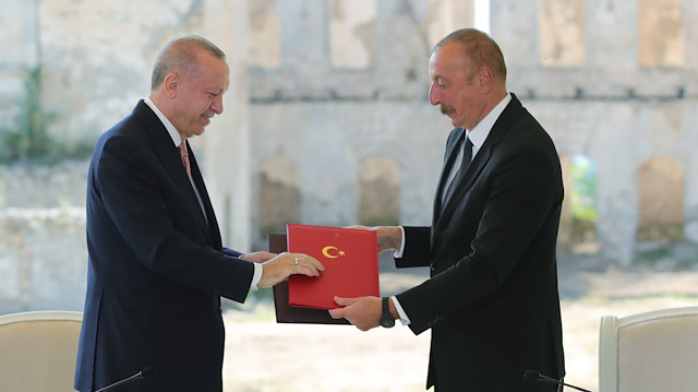 Cumhurbaşkanı Erdoğan ile Azerbaycan Cumhurbaşkanı Aliyev, iki ülke arasında "Şuşa Beyannamesi"ni imzaladı.