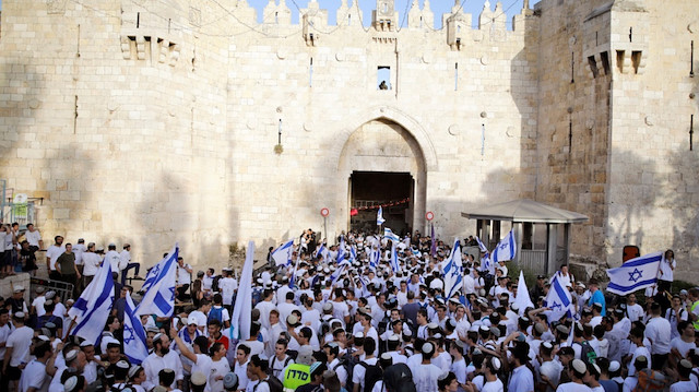 انطلاق "مسيرة الأعلام" الإسرائيلية تجاه باب العامود بالقدس 