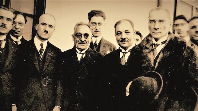 Ahmet Ağaoğlu Atatürk ile birlikte