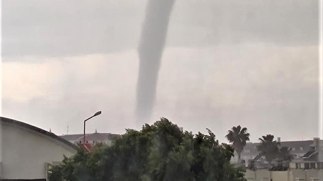 Antalya’da korkutan hortum kamerada