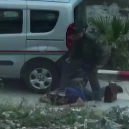 İzmir’de icra avukatına yapılan silahla tehdit anları kamerada