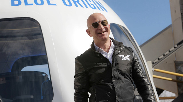Uzaya gidecek Jeff Bezos için ilginç kampanya: Bir daha geri dönmesin