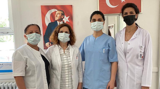 Bakan Koca'nın paylaşımında yer alan sağlık ekibi