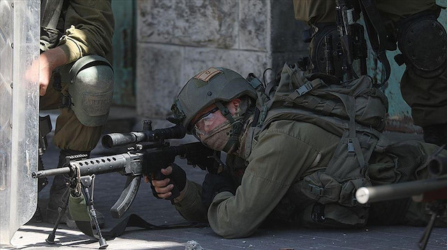 İsrail ordusu Filistinlilere gerçek mermiyle müdahale ediyor.