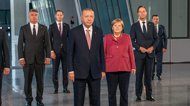 Cumhurbaşkanı Recep Tayyip Erdoğan, NATO Zirvesi'nde dünya liderleriyle bir araya geldi.