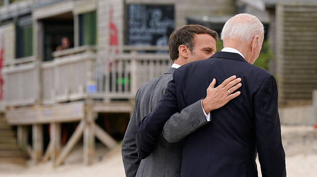 Macron ve Biden.