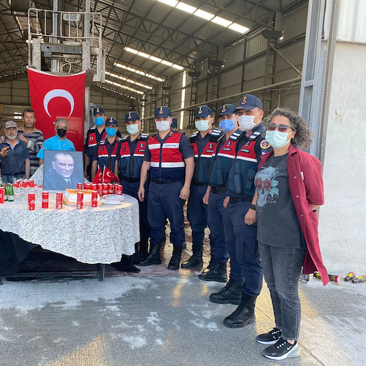 Kavga ihbarına gelen jandarma ekiplerine kutlama sürprizi