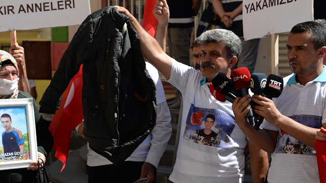 Çocuğunun montunu HDP İl Binasında bulduğunu ifade eden Celal Begdaş
