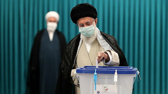 İran'da resmi olmayan sonuçlara göre cumhurbaşkanlığı seçimlerini muhafazakar aday Reisi kazandı.
