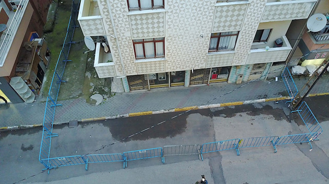 Pendik'ten depremin ardından boşaltılan apartman