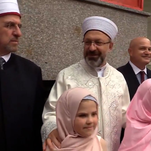 Kosovada hafızlık kursu öğrencilerinden Diyanet İşleri Başkanı Erbaşa karşılama töreni