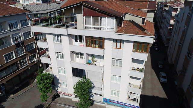 İstanbul Güngören'de çatlaklar oluşan 4 katlı bina boşaltıldı