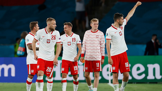 Polonyalı futbolcular İspanya maçından aldıkları bir puanla üst tur şansını devam ettirdi. 
