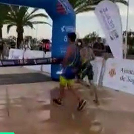 İspanyada atlet kazandığını sandığı yarışı son anda kaybetti