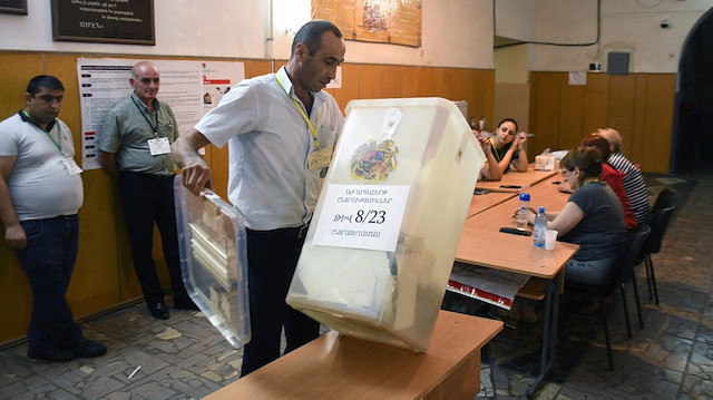 Ermenistan’daki seçimi Paşinyan açık ara fark ile önde götürüyor