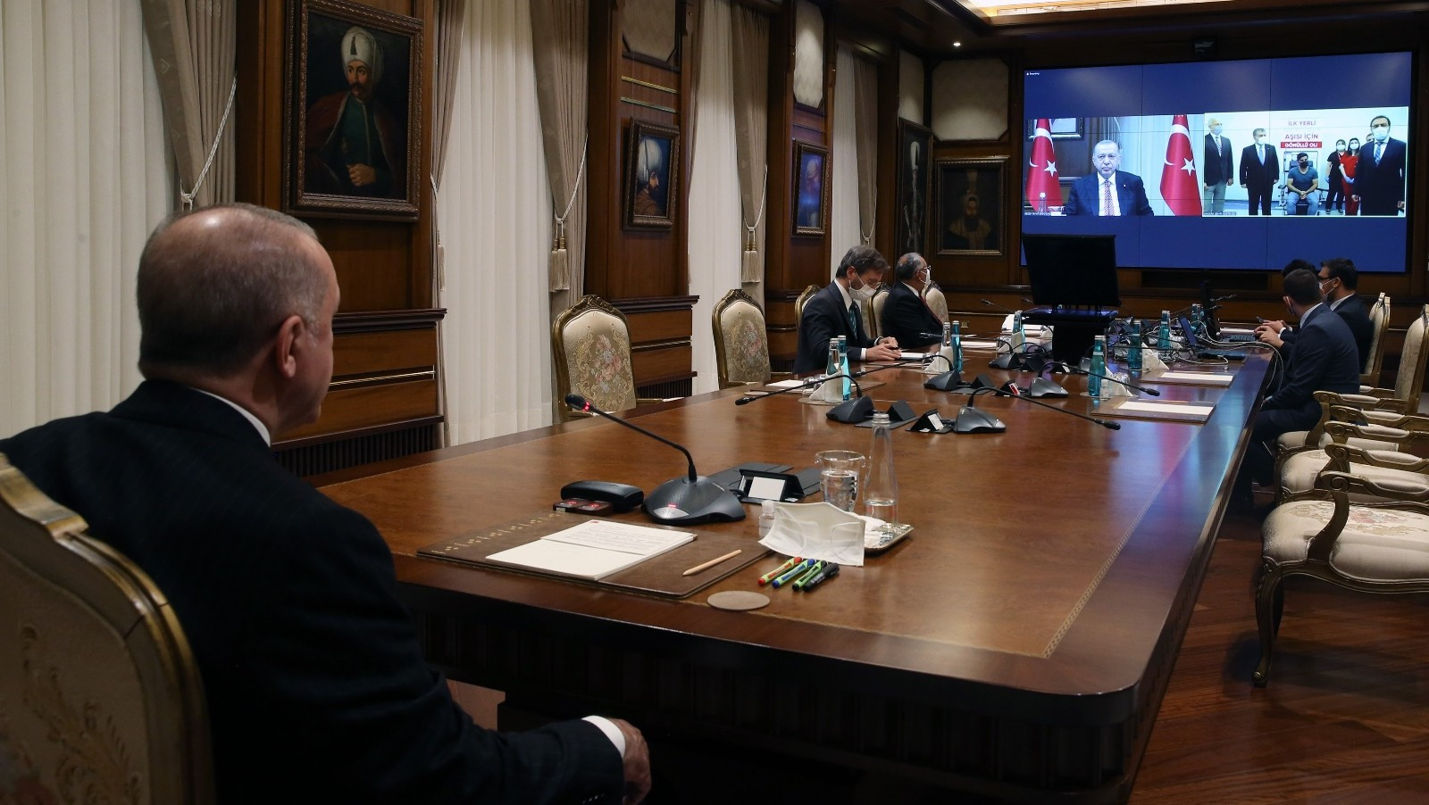 Cumhurbaşkanı Erdoğan, yerli Kovid-19 aşısının üçüncü fazının ilk doz uygulamasına, video konferans ile katıldı.