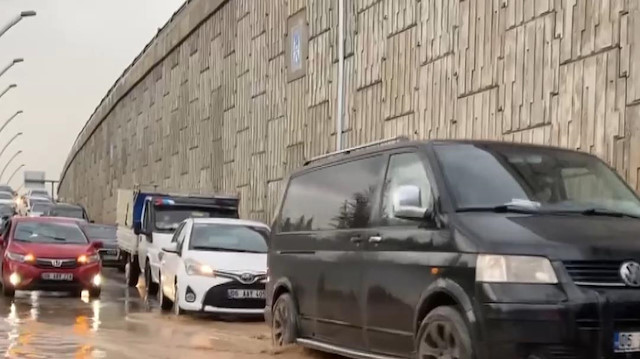 Ankara'da aynı manzara: Sağanak sonrası yollar su içinde kaldı
