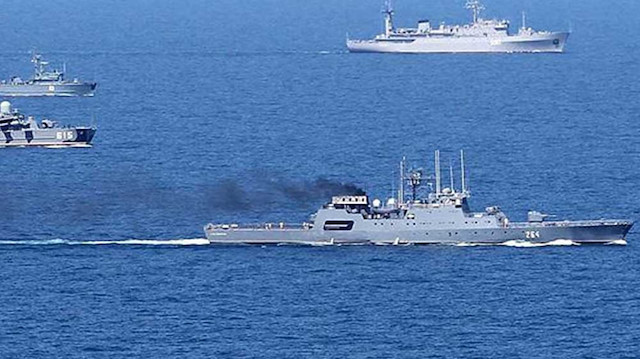 Rusya: Karadeniz'de karasularımızı ihlal eden İngiliz HMS Defender gemisine uyarı ateşi açıldı.
