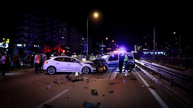 Bursa'da alkollü sürücünün neden olduğu kazada ikisi polis 4 kişi yaralandı