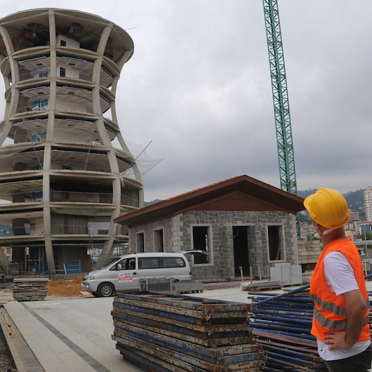 Dünyanın en büyük çay bardağı Guinnesse hazırlanıyor: İşçiler bir rekora imza atmanın gururunu yaşıyor
