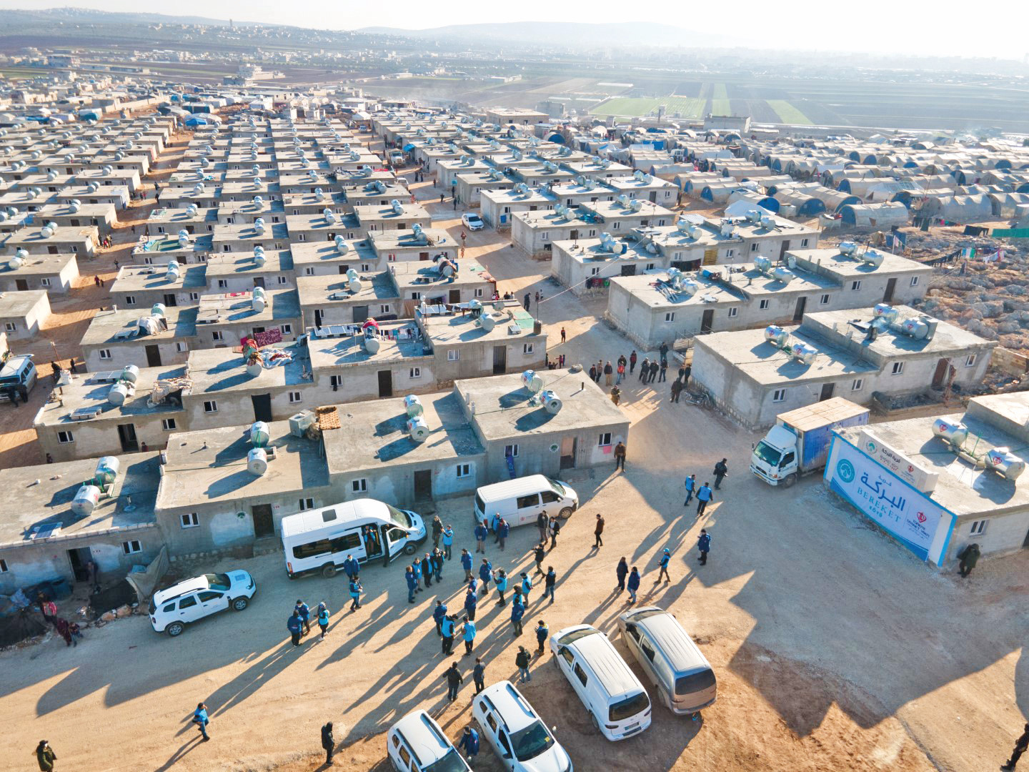 Türkiye, Suriyelilerin insani koşullarda yaşam sürmeleri için AB’ye defalarca teklifte bulundu. Olumlu cevap alamayan Türkiye, binlerce briket evi kendisi inşa etti.