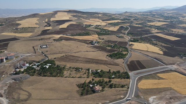 Elazığ’da satışa çıkan arsalardan 119’unun konut, 8’erinin ticaret ve konut alanı olduğu birde içinde tarla olduğu kaydedildi. 