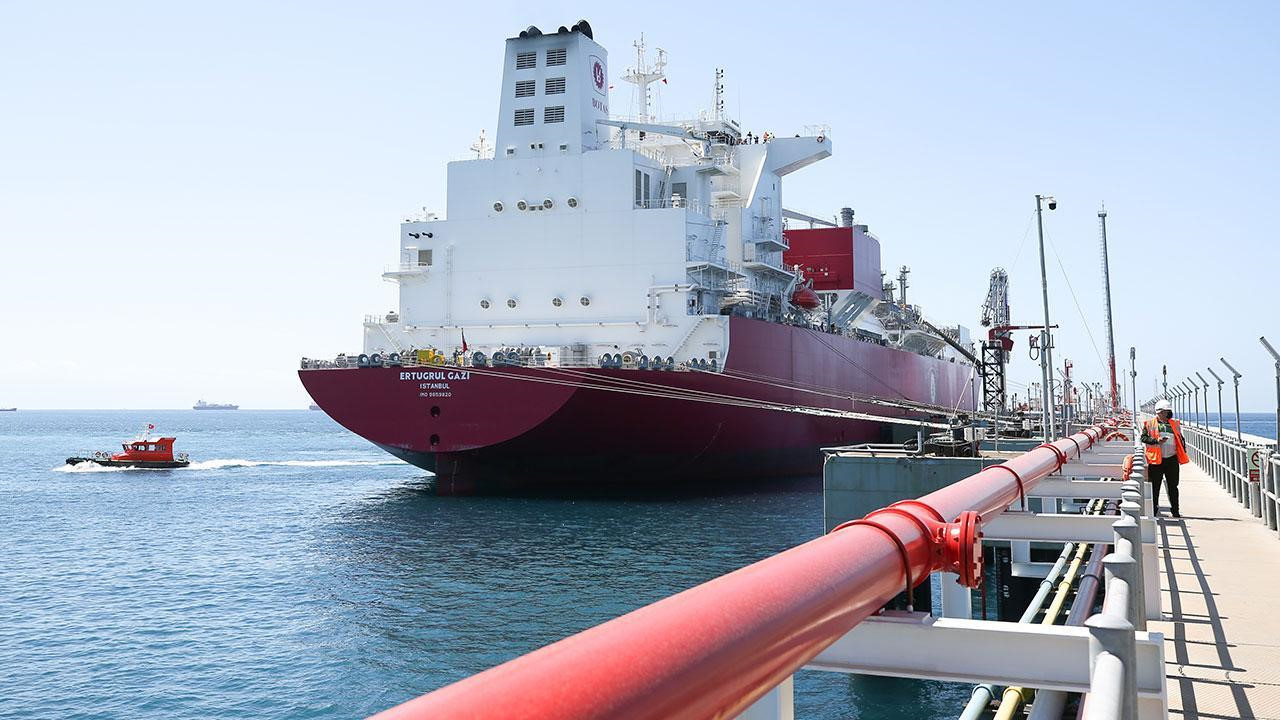 Uzunluğu 295, genişliği 46, yüksekliği 63 metre olan gemi Türkiye'de sisteme verilebilen günlük toplam doğal gaz kapasitesinin yüzde 8,2'sini oluşturacak.
