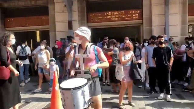 Beyoğlu'nda toplanarak PKK propagandası yapan LGBT'liler.