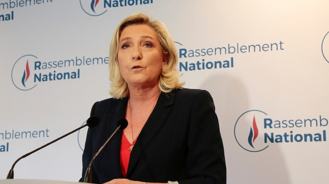 Le Pen'in partisi istediği çoğunluğu elde edemedi.