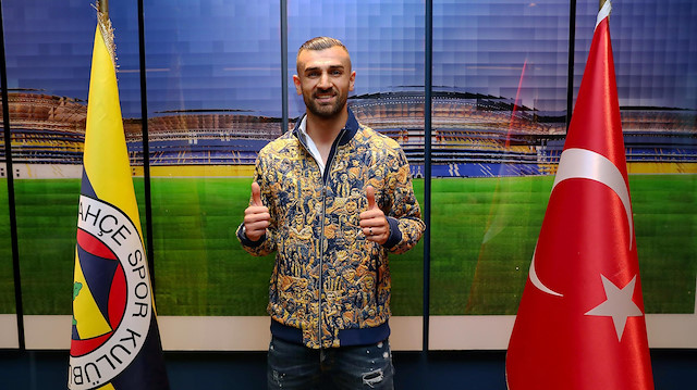 Fenerbahçe, Serdar Dursun'u bedelsiz olarak kadrosuna kattı.