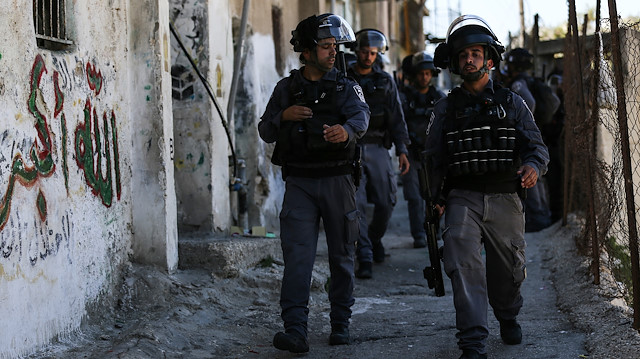 İsrail polisi Doğu Kudüs’teki yıkım sırasında Filistinlilere müdahale etti.