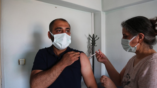 Almanya’da aşı randevusu alamayan vatandaş memleketi Tunceli’de aşısını oldu.