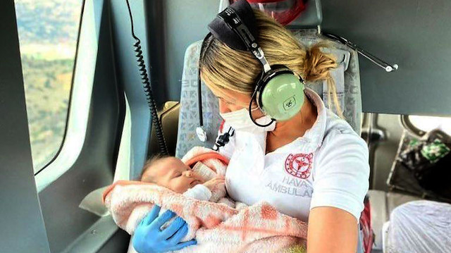 Meliha bebeğin ambulans helikopterle sevk edildiği an böyle görüntülendi.